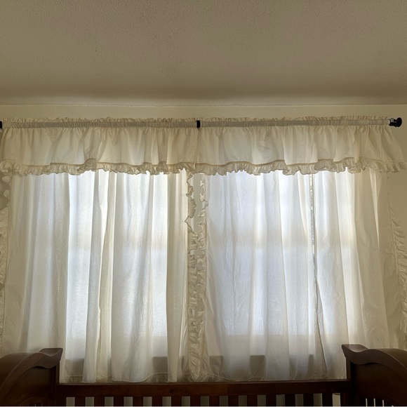 Country cottage creamy white ruffle window curtains - Picture 1 of 4